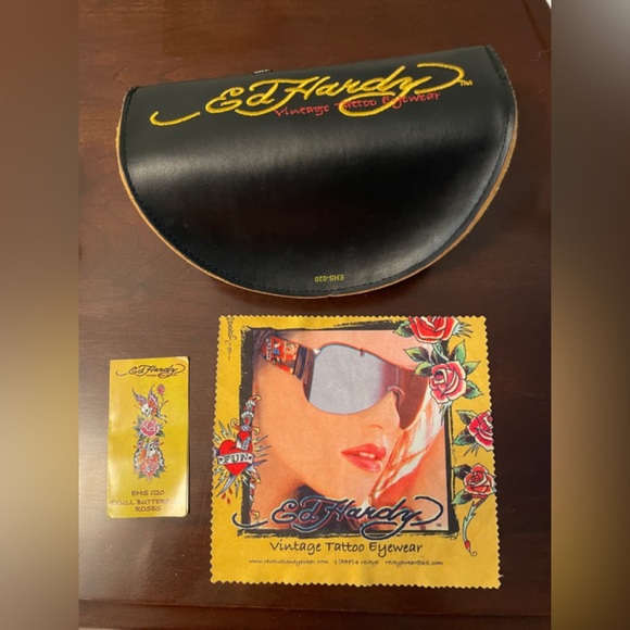 Ed Hardy Black VINTAGE Women's Sunglasses! - Picture 16 of 16